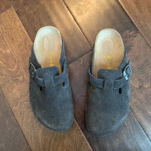 Birkenstock’s Dark gray suede clogs size 36